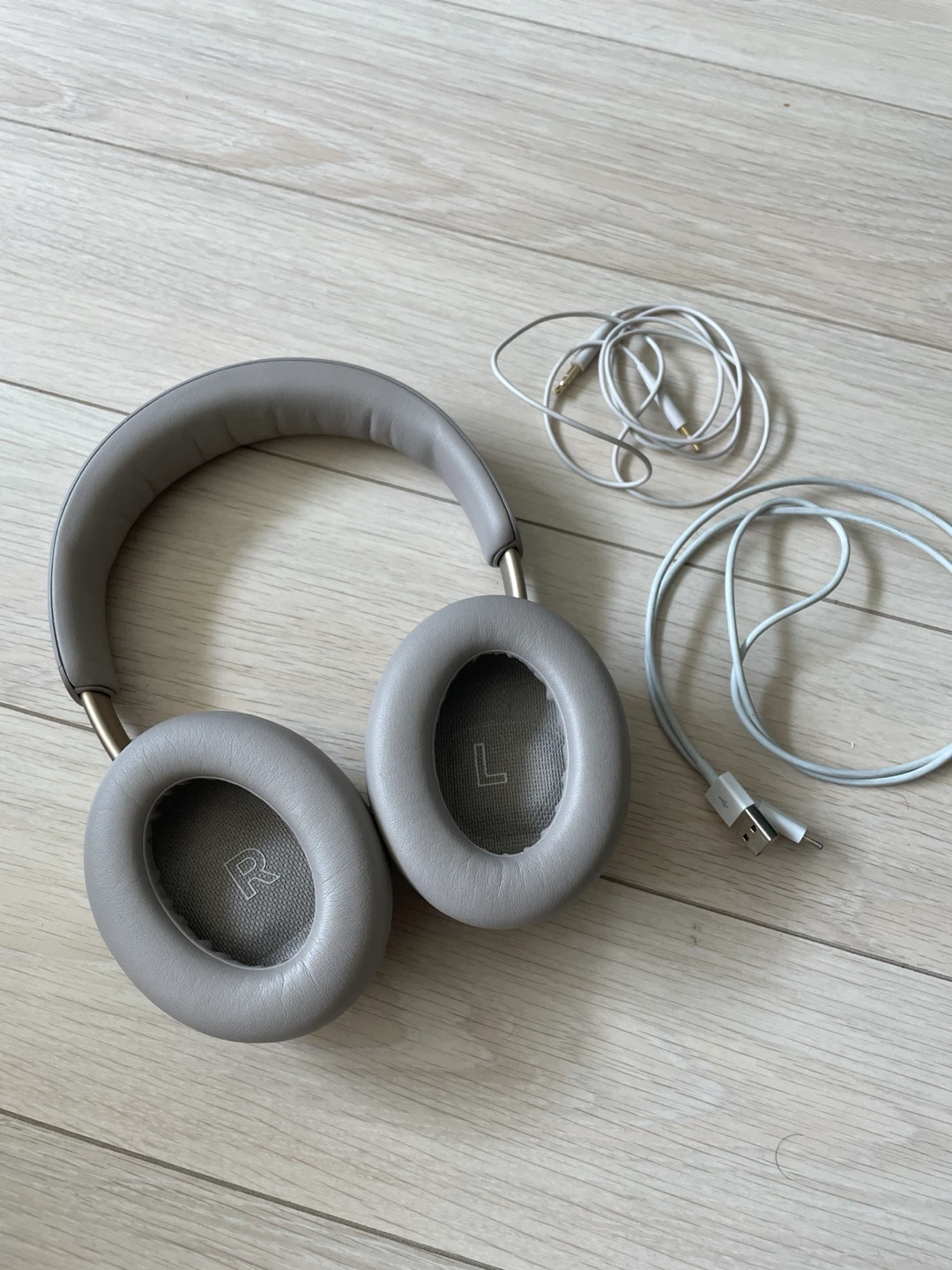 Bose QC ULTRA gold headphones - photo 2