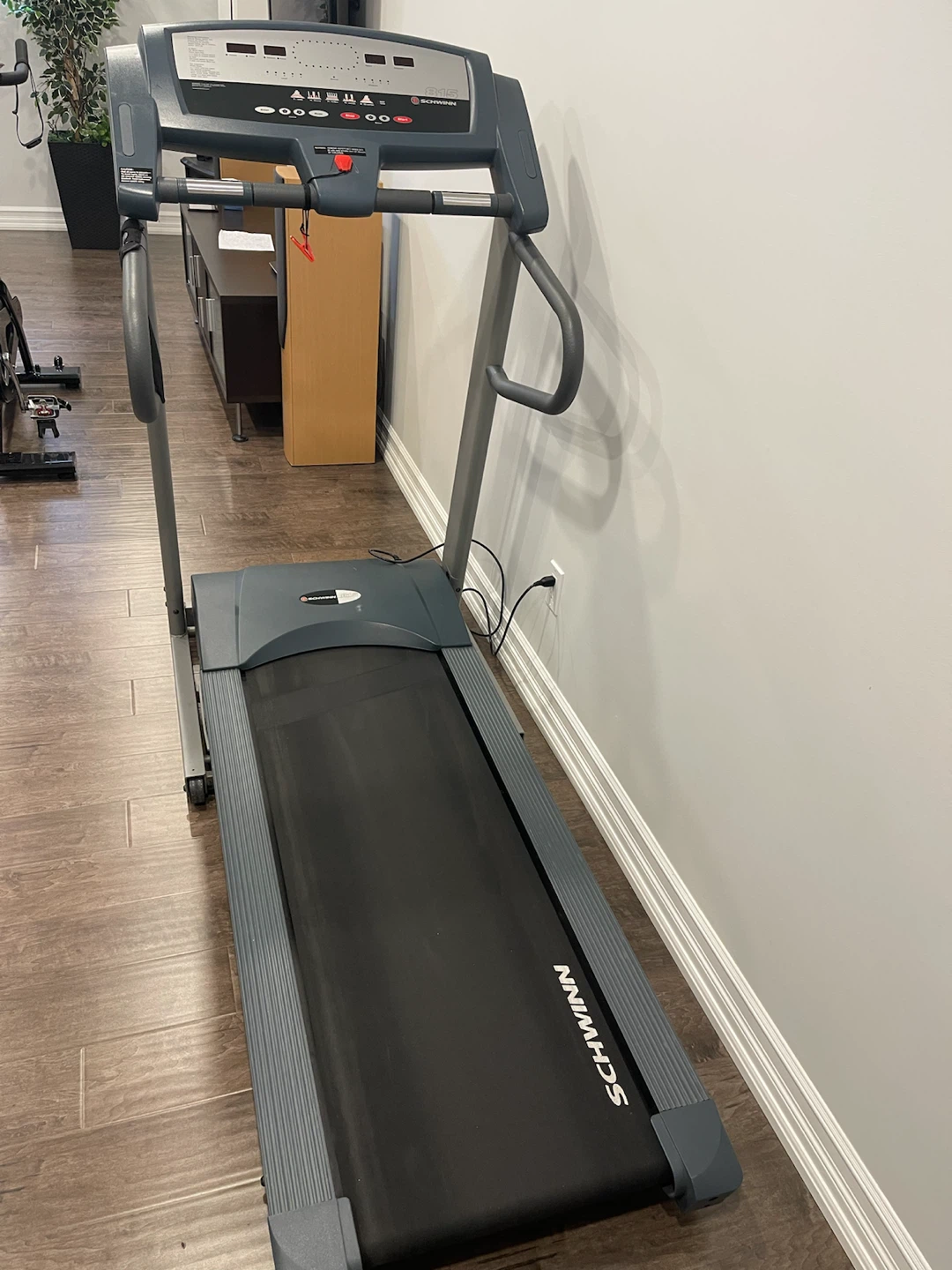 Schwinn 815 Treadmill