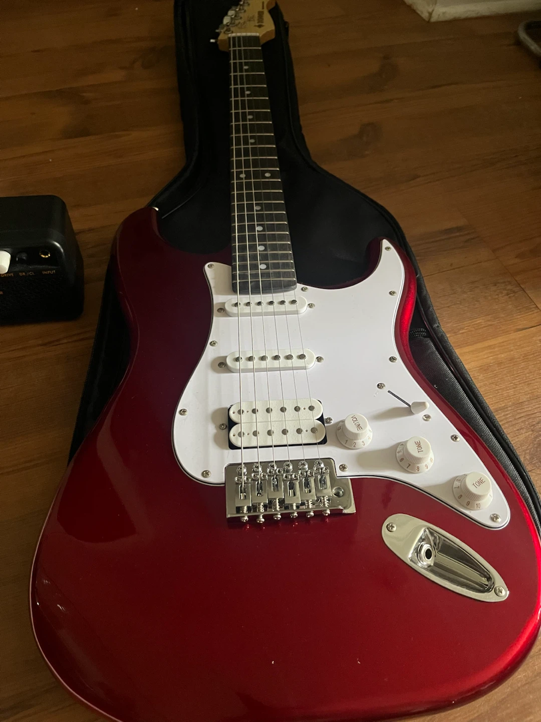 Donner DST-100 electric guitar