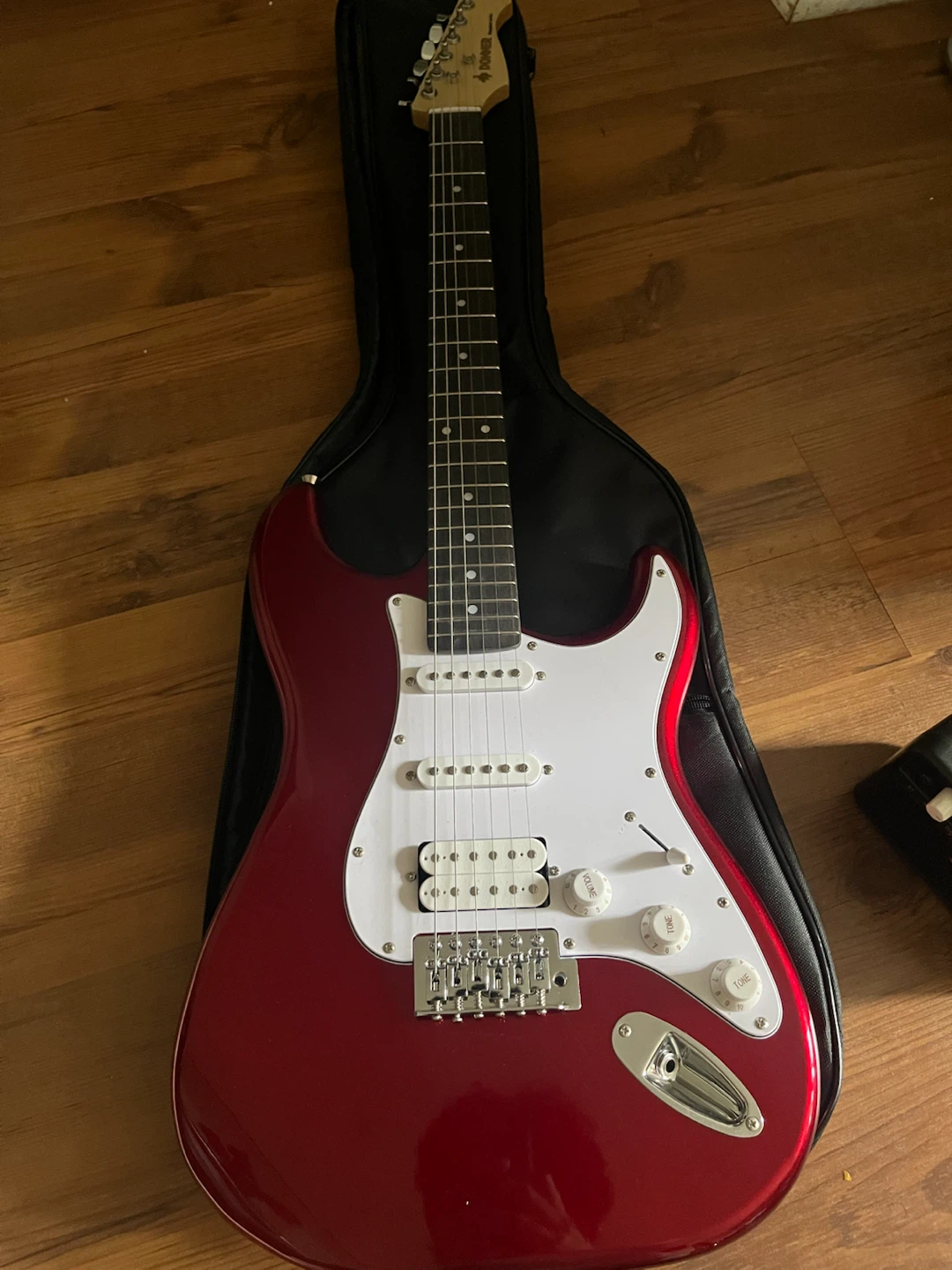 Donner DST-100 electric guitar - photo 3