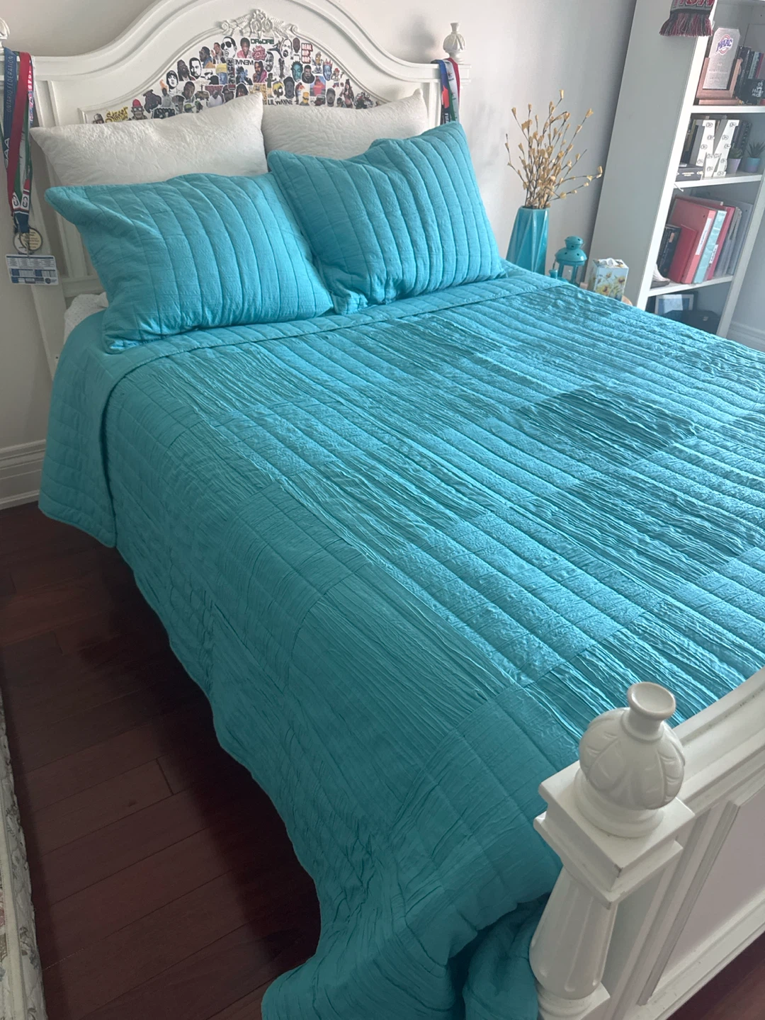 Quilt w/ 2 pillow Shams (Full)