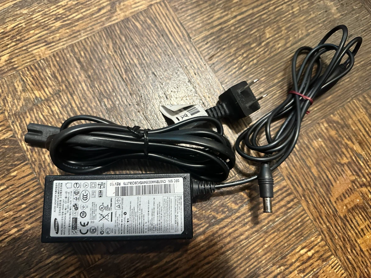 Samsung Monitor 22’ HDMI with Power Adapter - photo 3
