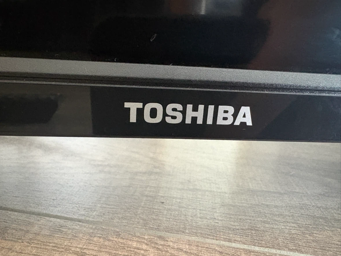 Toshiba 43" LCD TV - photo 3