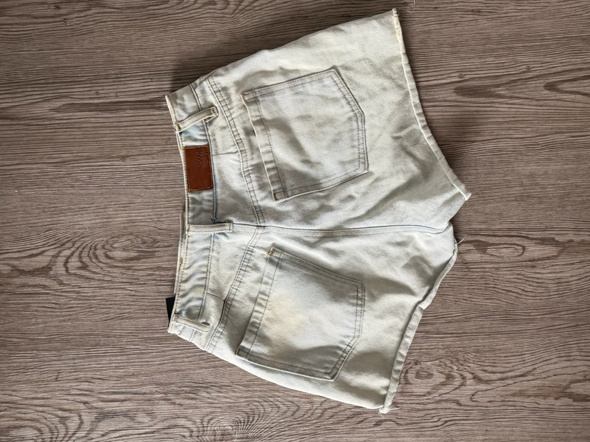 Simon’s Light Wash Denim Cutoff Shorts - photo 2