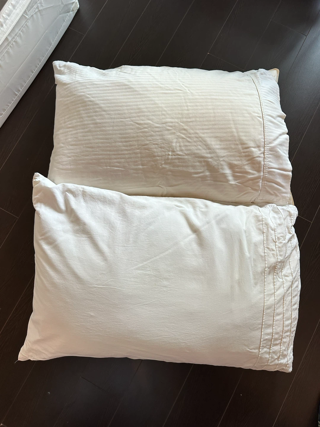 2 White Pillows