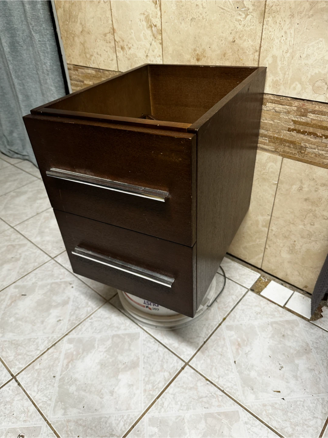 🪞 Compact Vanity with Storage – Great Condition