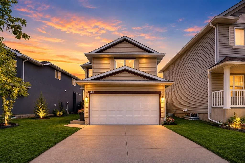 Two-storey house with garage for sale