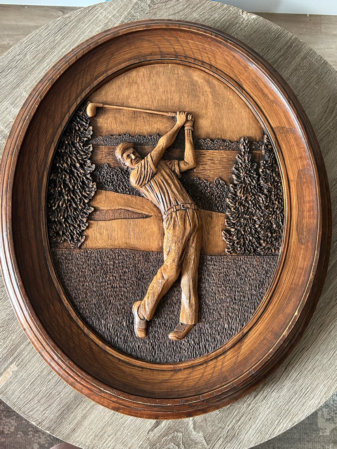 Vintage Kim Murray “Golfer” Faux Wood Relief - photo 2