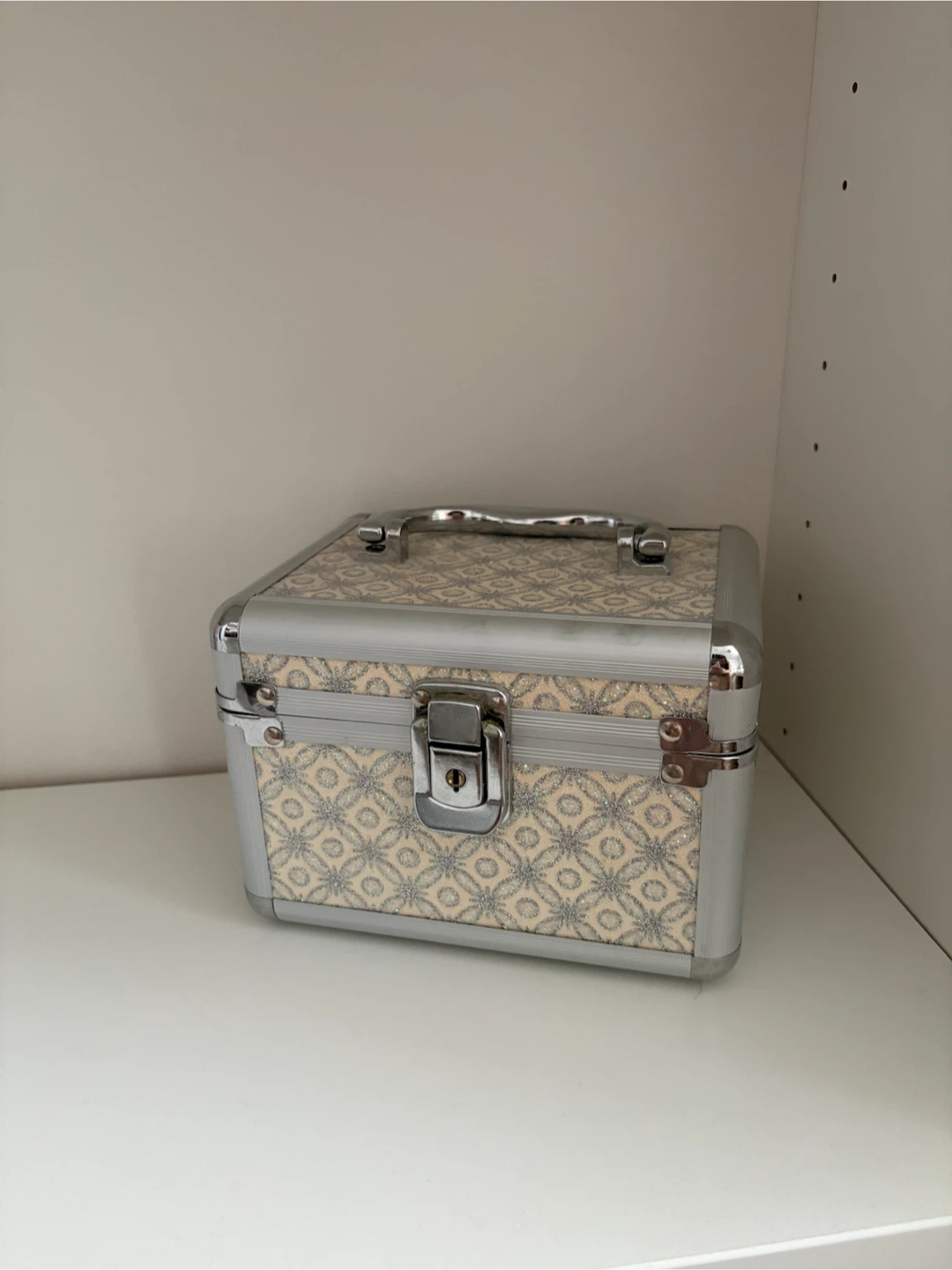 Silver glittery jewelry box