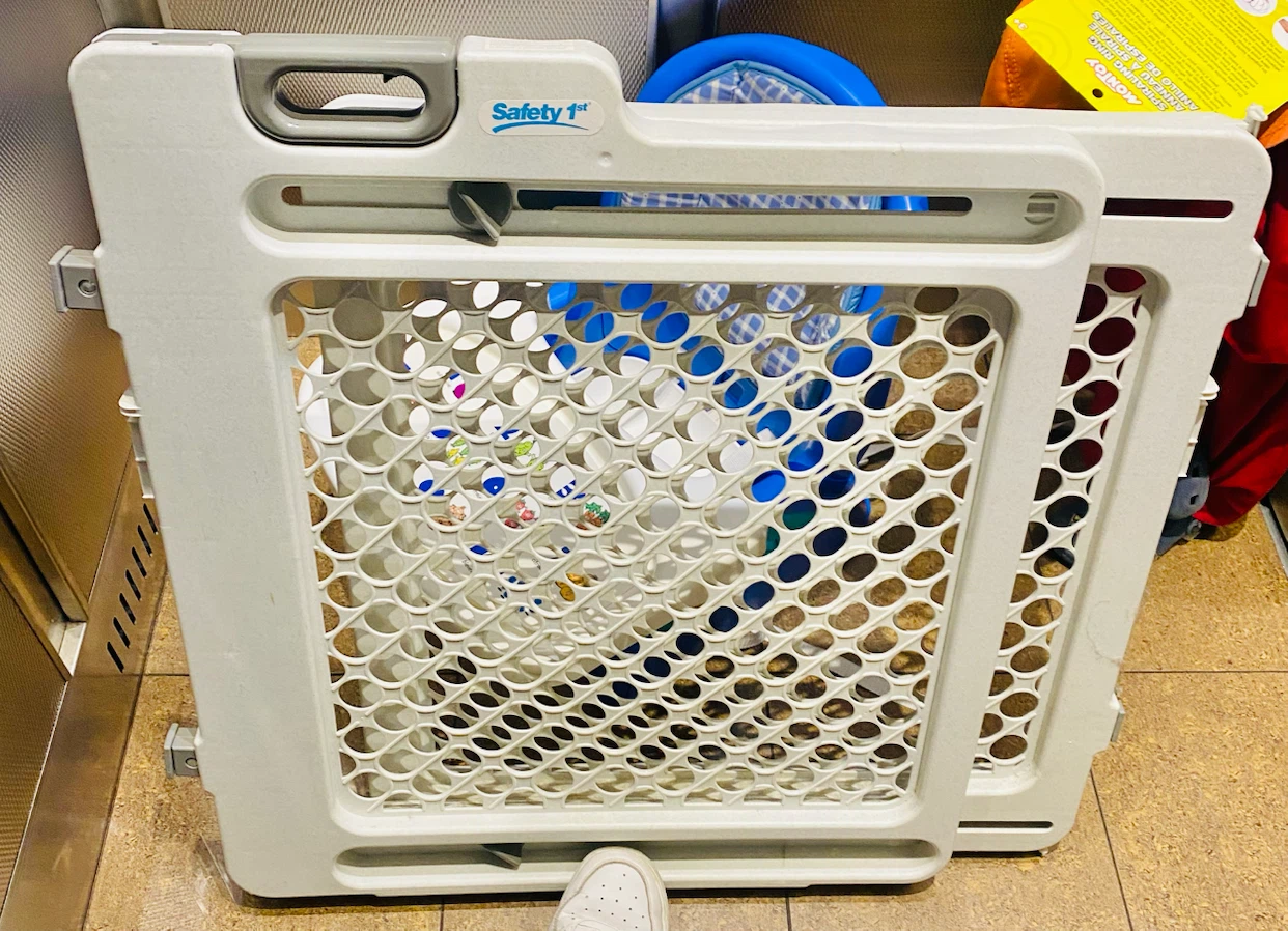 Safety 1st Baby gate (Like new) - photo 2
