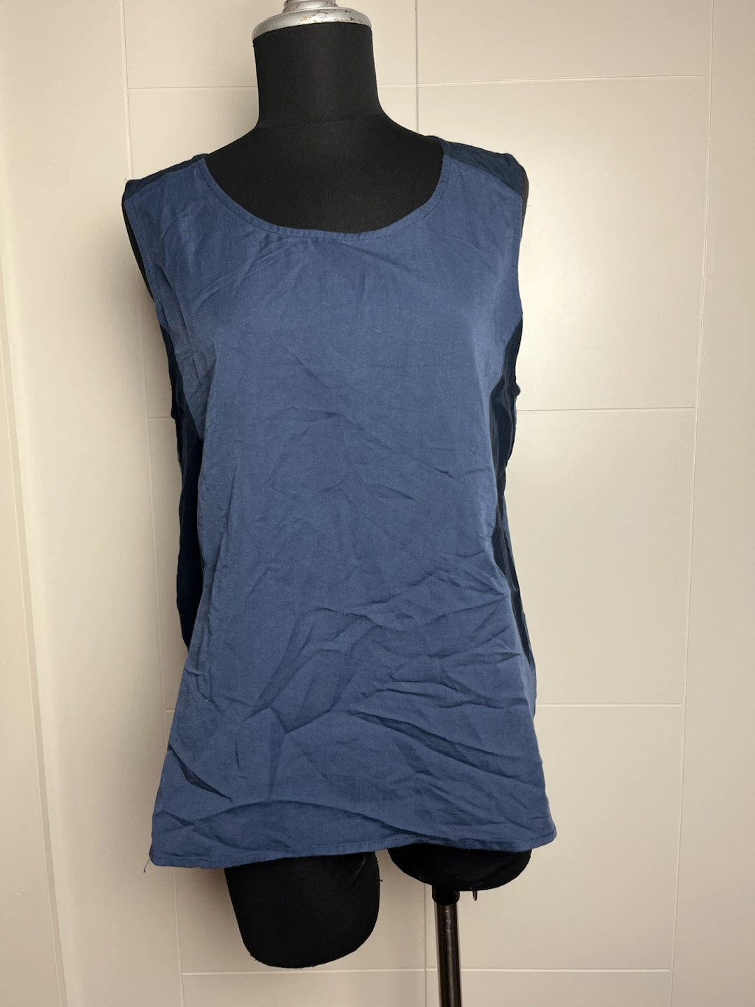 Minimum Sleeveless Top Size 36