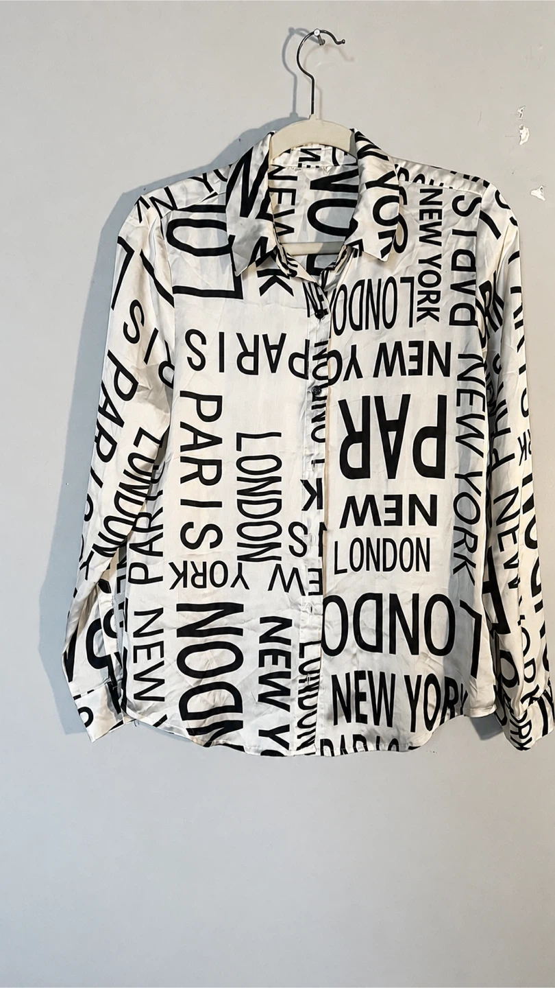White & Black Text Print Button-Up Shirt - photo 2