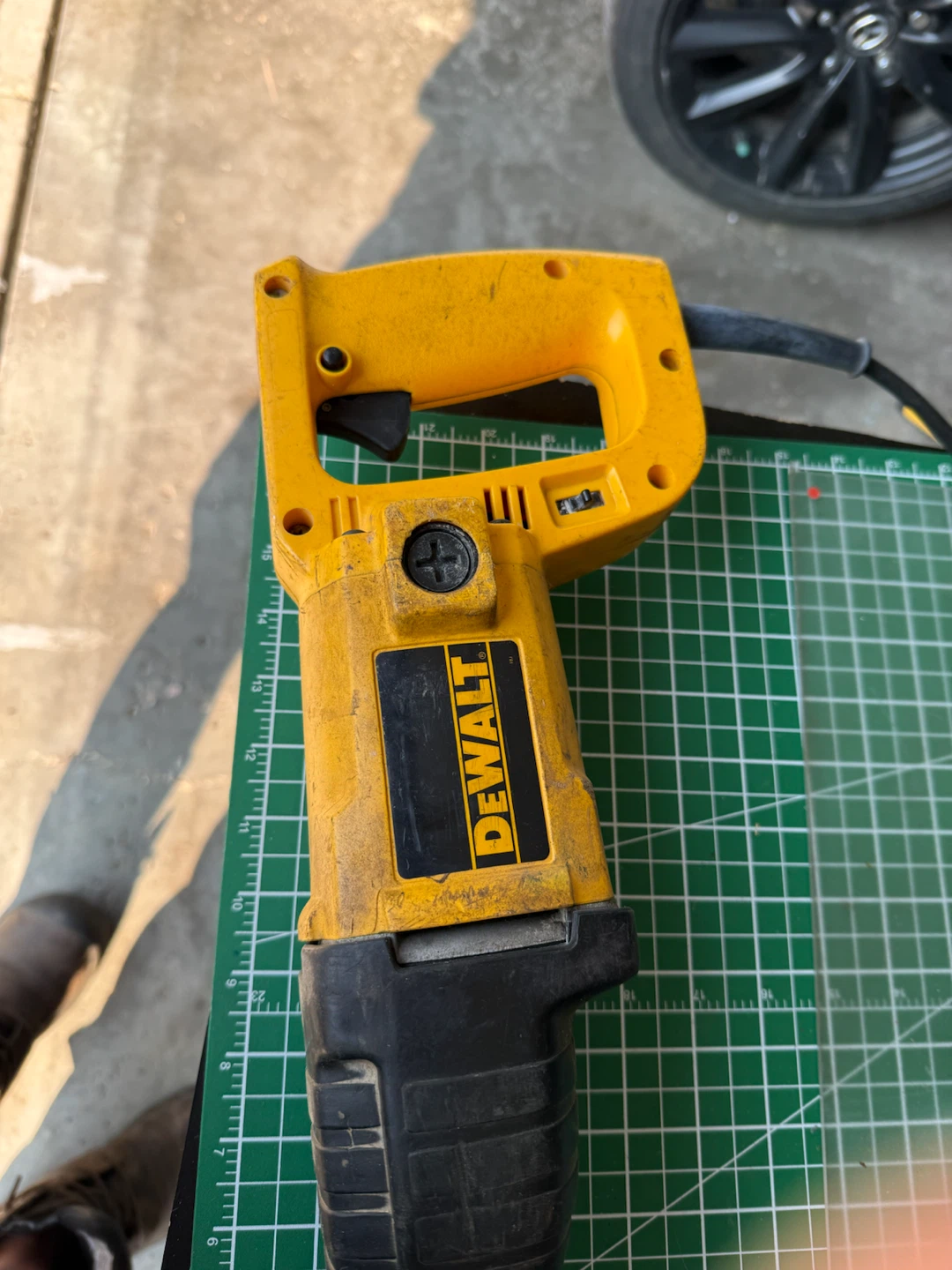 DEWALT RECI SAW FOR PARTS