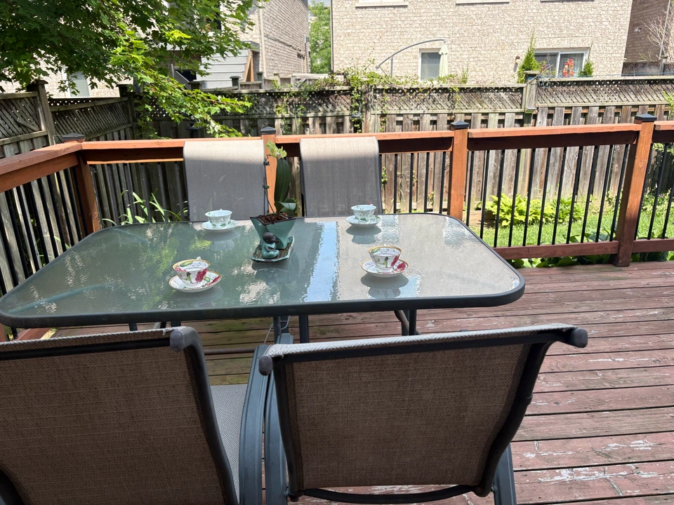 Glass top patio table with 4 chairs - photo 3