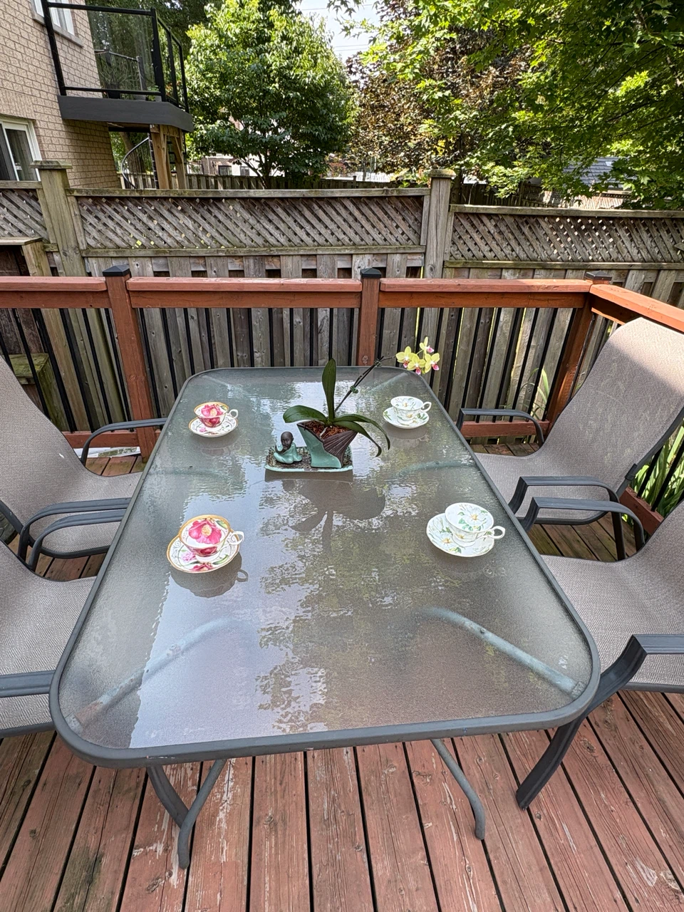 Glass top patio table with 4 chairs - photo 4