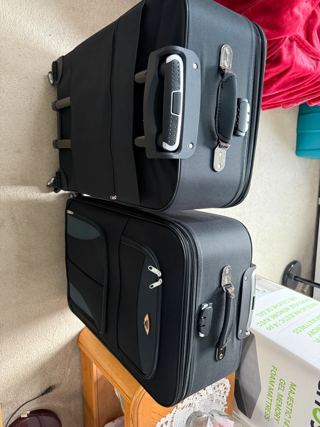 Set of 2 Black Travel Suitcases