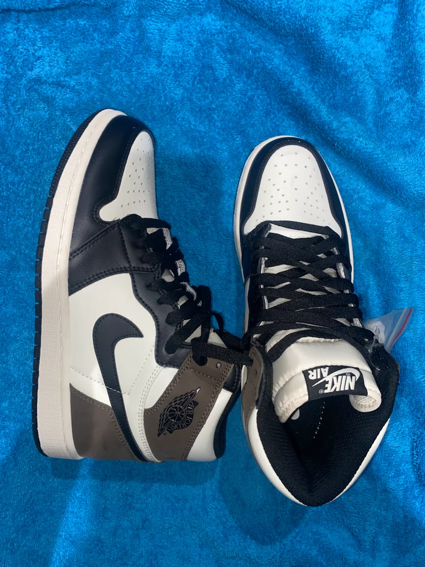 Air Jordan 1 Retro High OG "Mocha" - photo 4