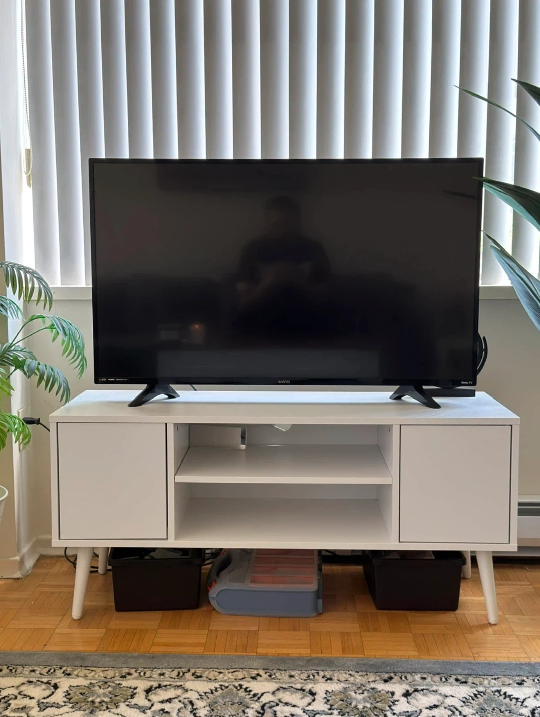 White Mid-Century Modern TV Stand 50-55” TV