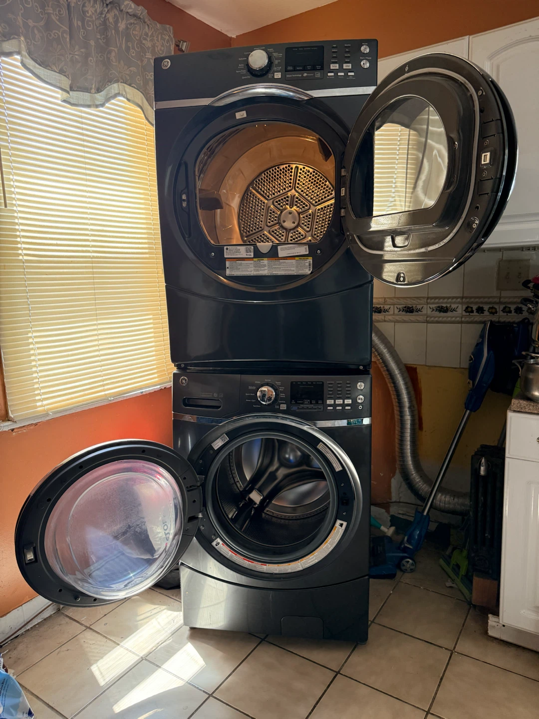 GE Stackable Washer and Dryer Set - photo 3