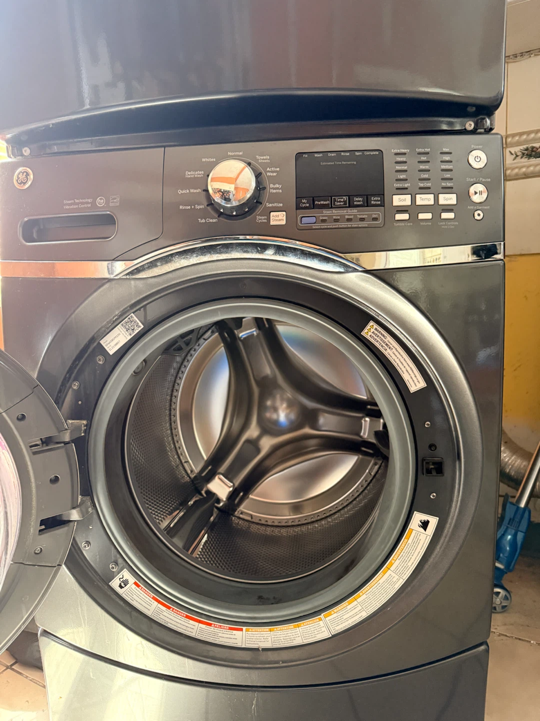 GE Stackable Washer and Dryer Set - photo 5