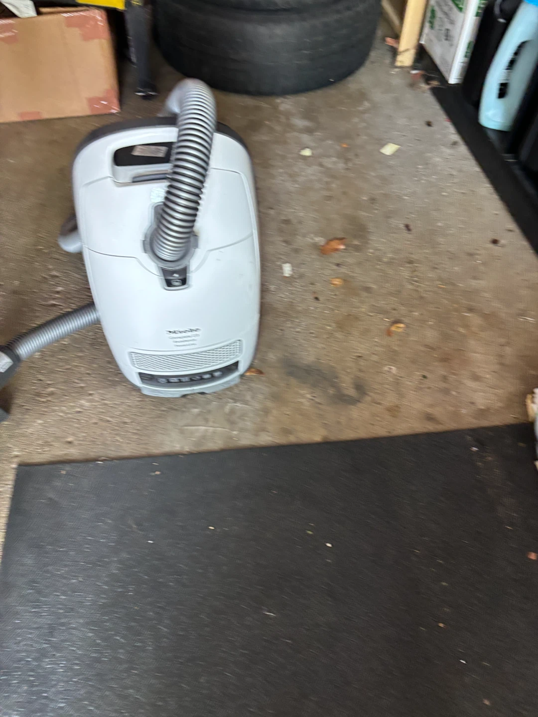 Miele Complete C3 Excellence PowerLine Vacuum Cleaner - photo 2