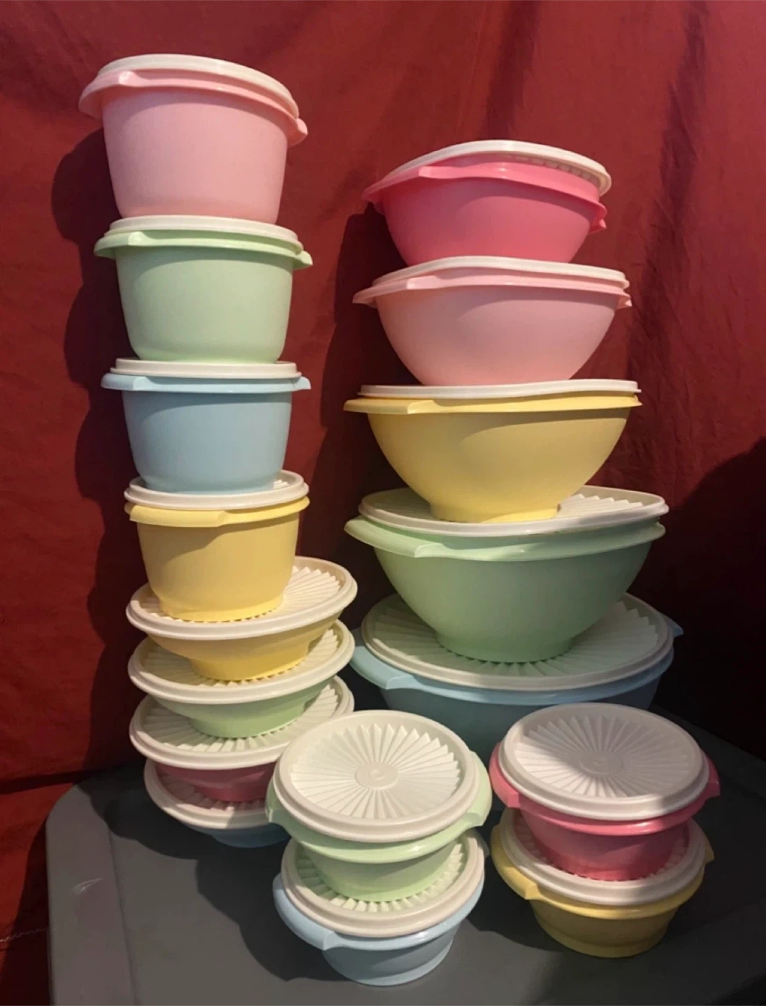 Tupperware Bowls Set