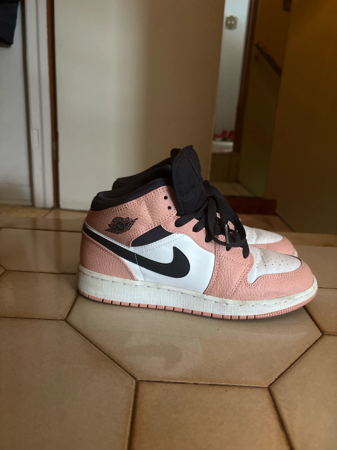 Nike Air Jordan 1 Mid Pink White GS Youth Size 6.5Y