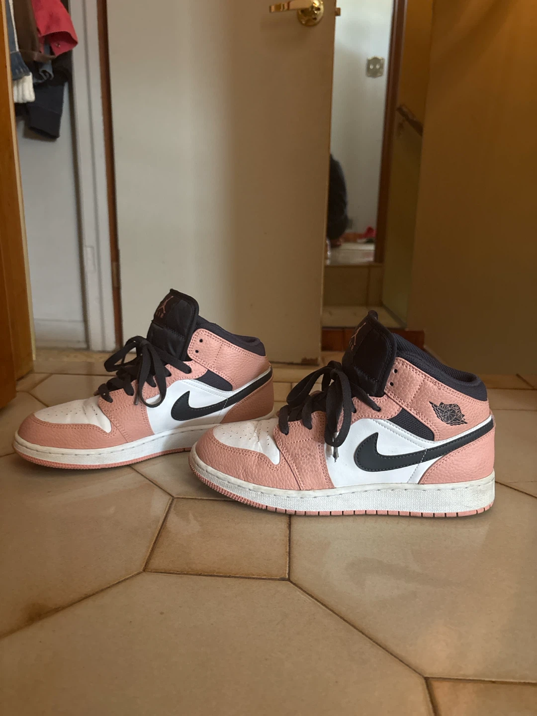 Nike Air Jordan 1 Mid Pink White GS Youth Size 6.5Y - photo 3