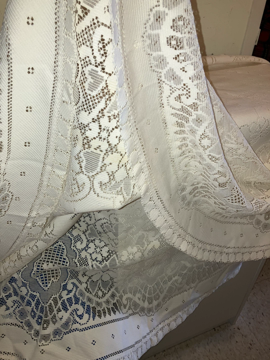 Vintage White Floral Lace Tablecloth-65” Diameter