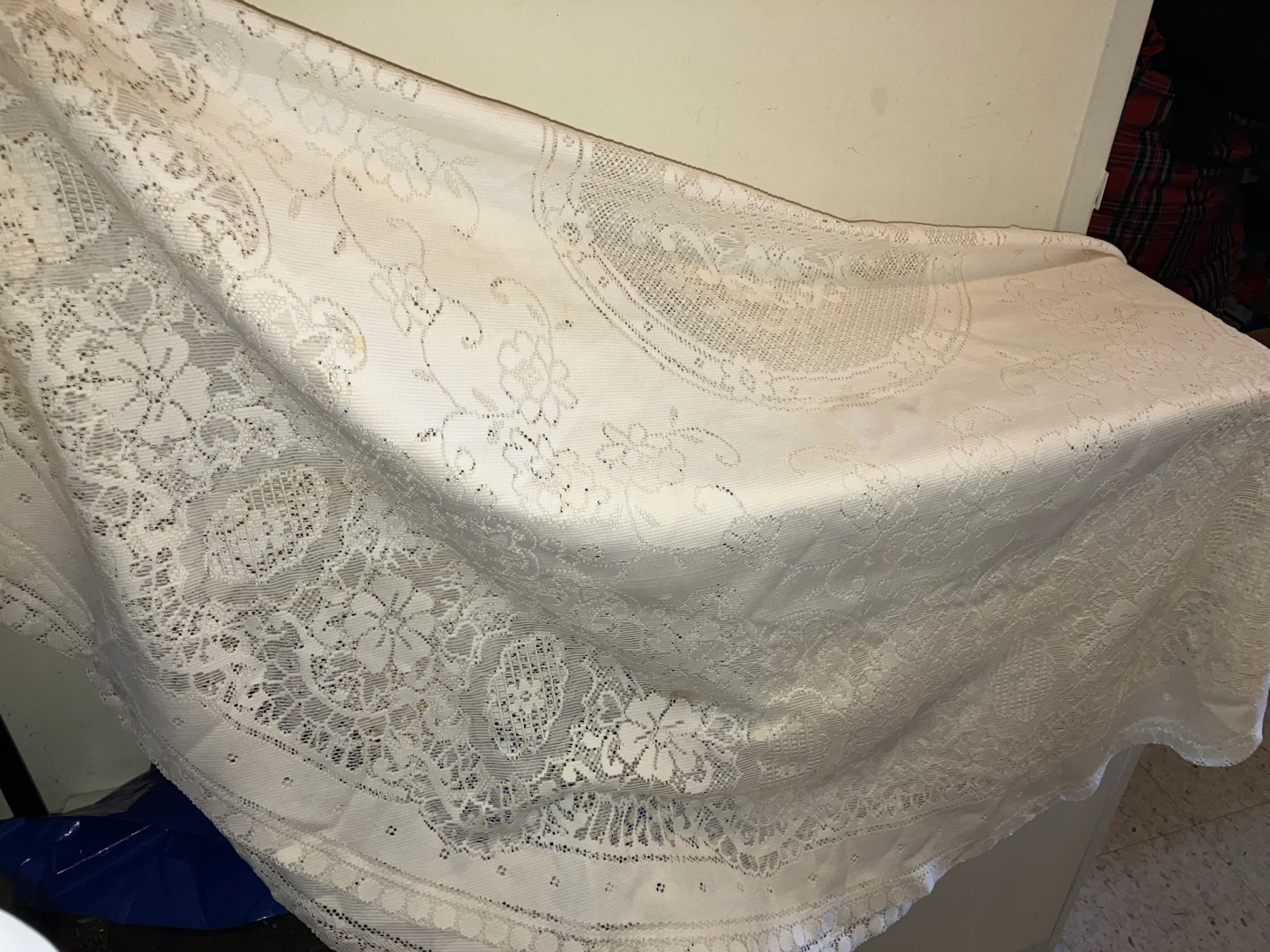 Vintage White Floral Lace Tablecloth-65” Diameter - photo 2