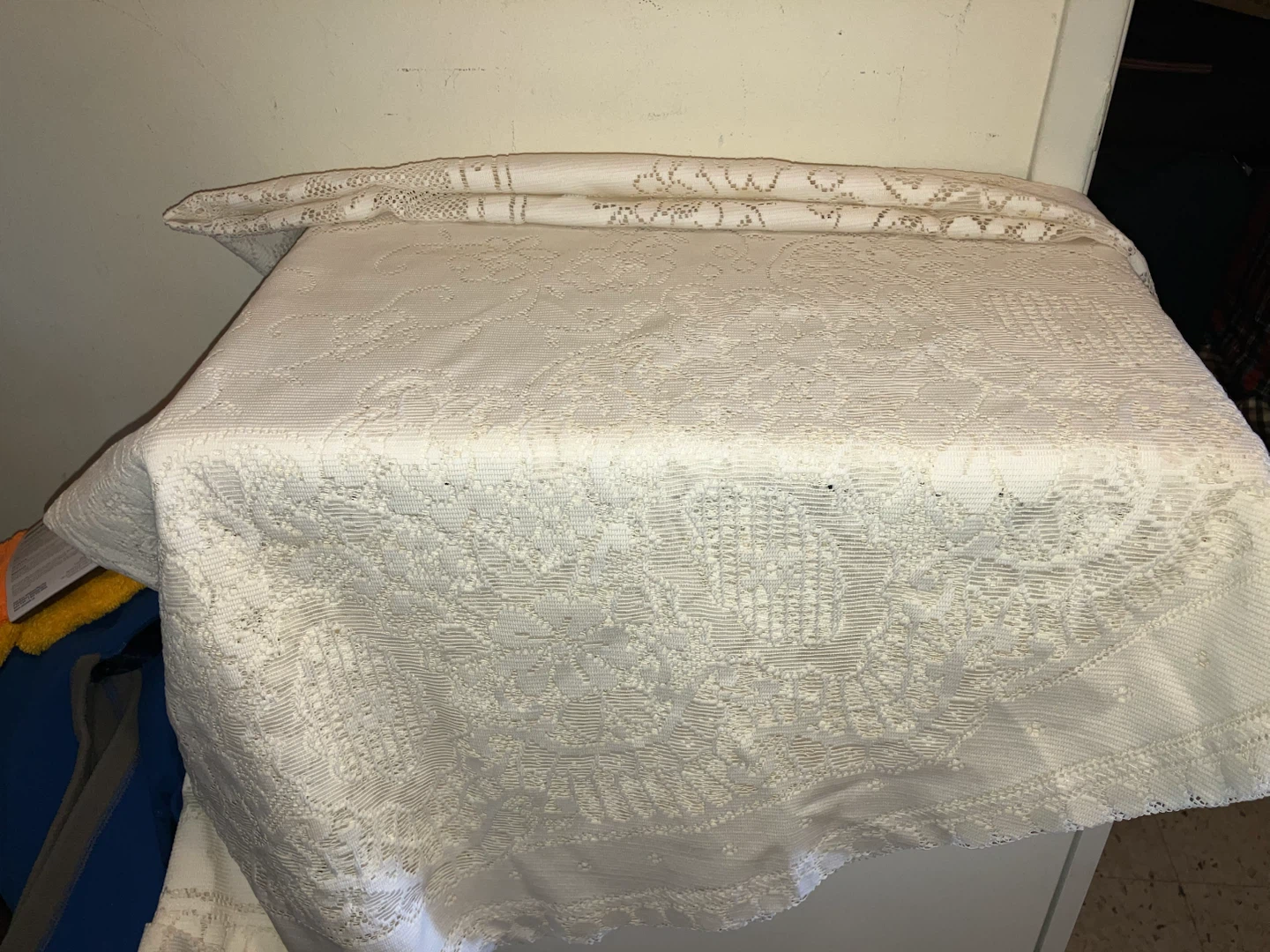 Vintage White Floral Lace Tablecloth-65” Diameter - photo 3
