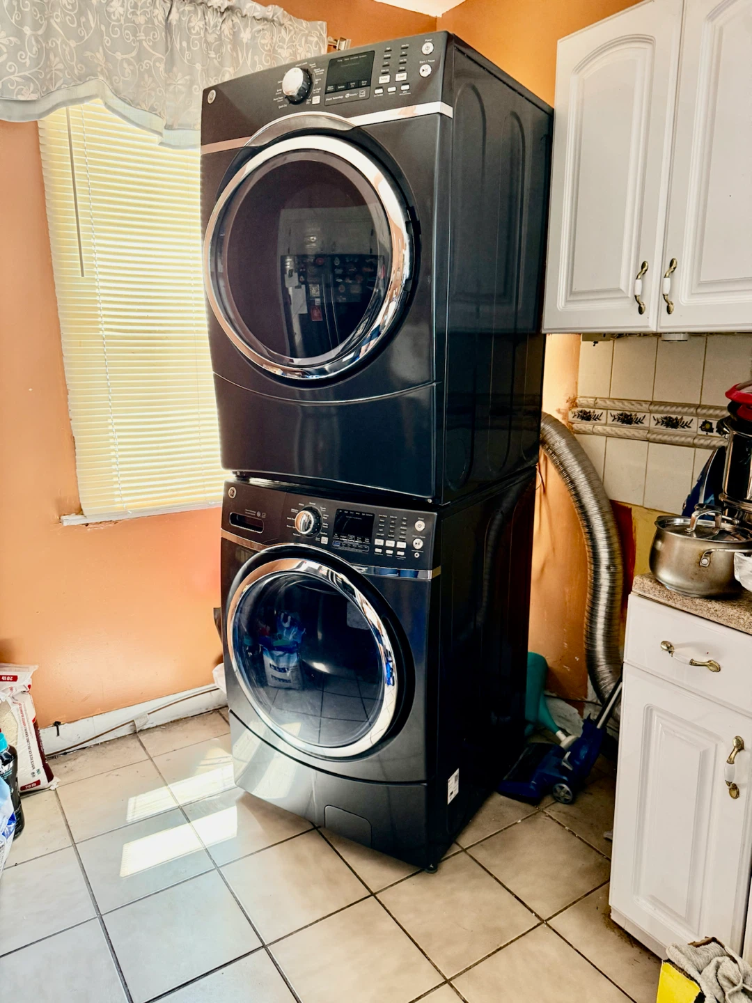 GE Stackable Washer and Dryer Set - photo 2