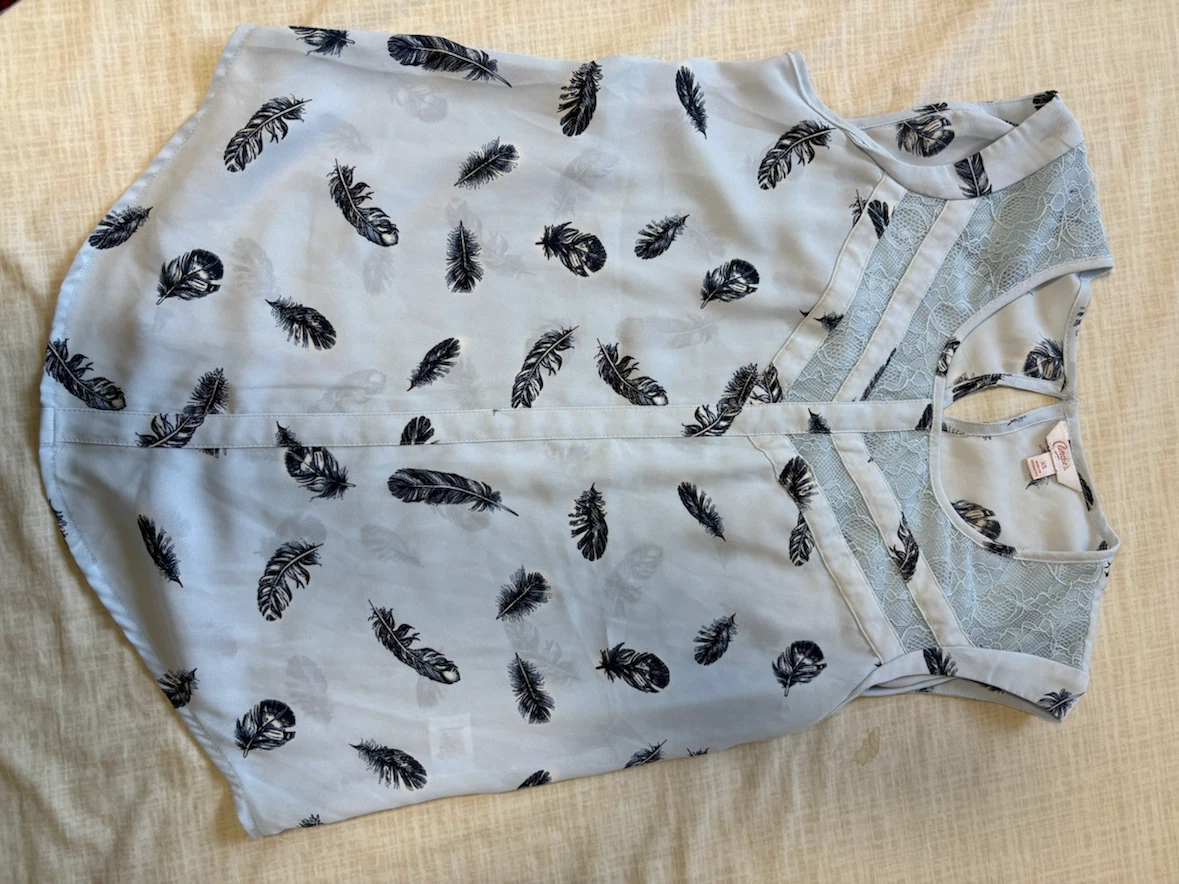 Candie's Feather Print Top