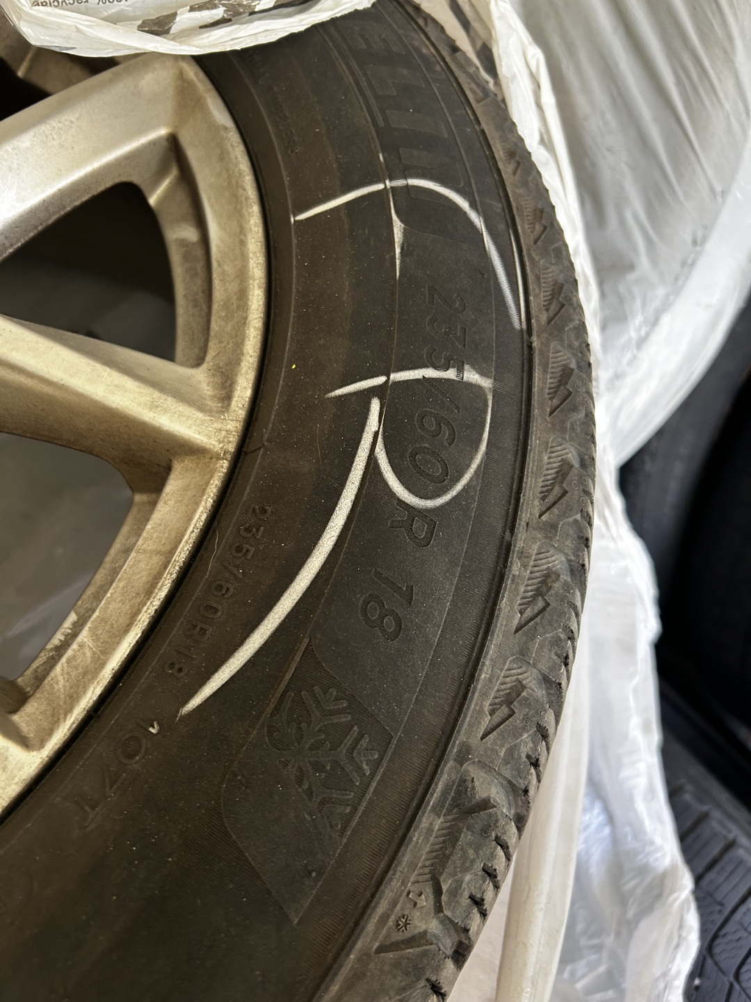 Winter Tire and Rim - 235/60R18 - photo 3