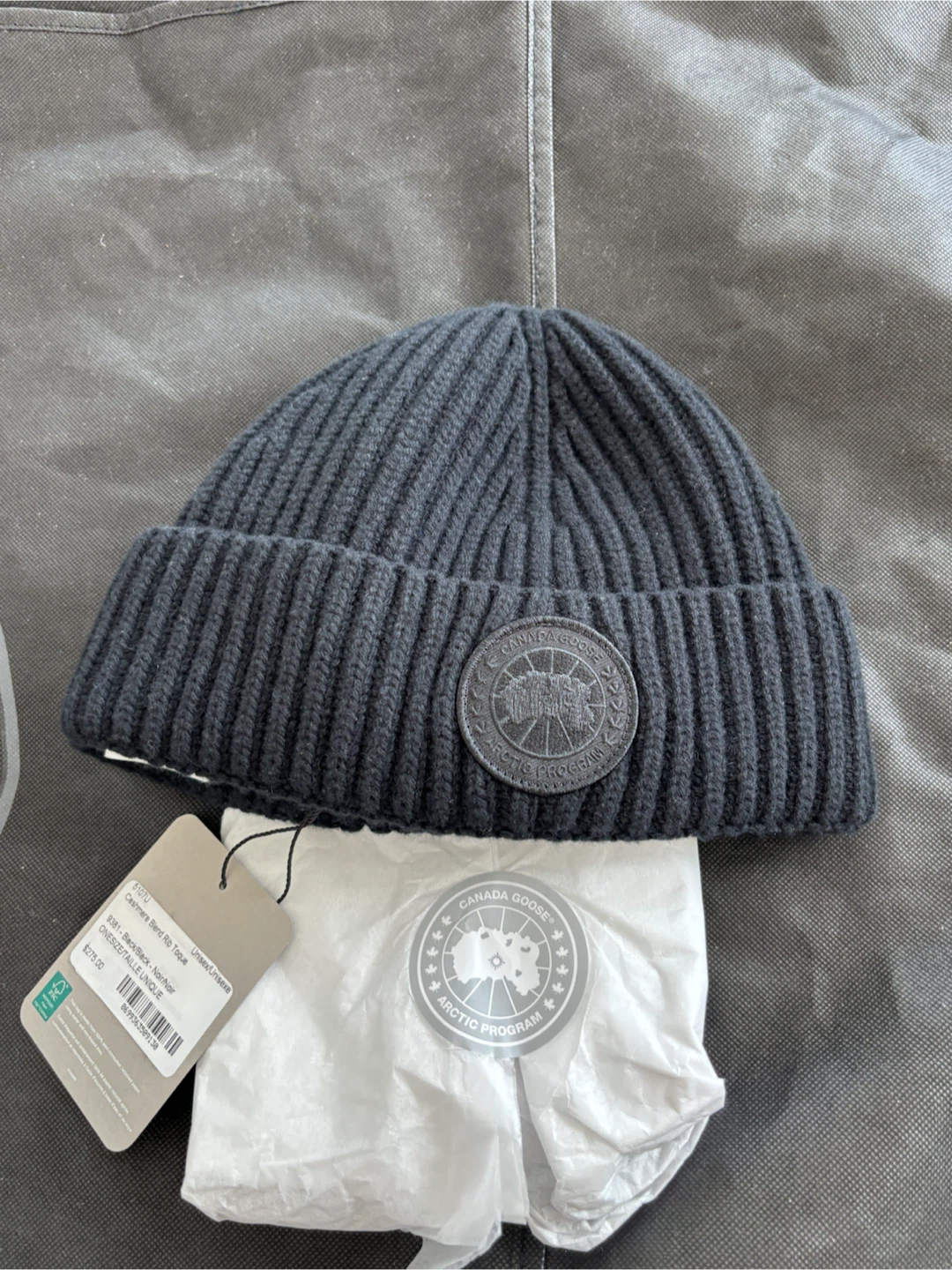 Canada Goose Cashmere hat New with tags - photo 4