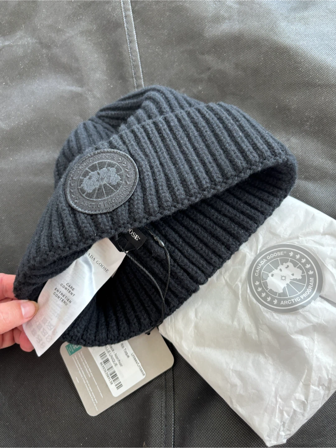 Canada Goose Cashmere hat New with tags - photo 5