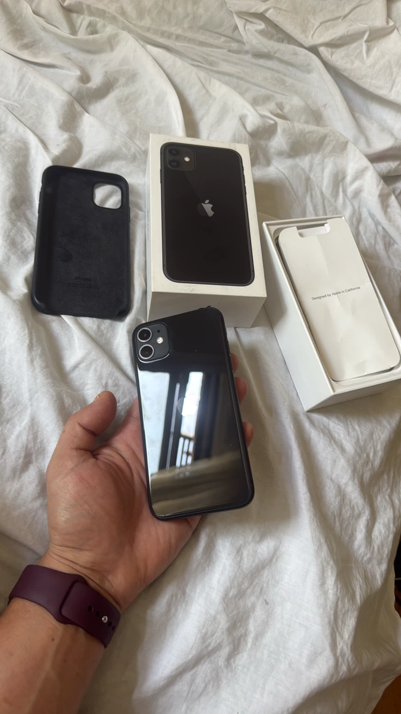 Apple iPhone 11 - Black