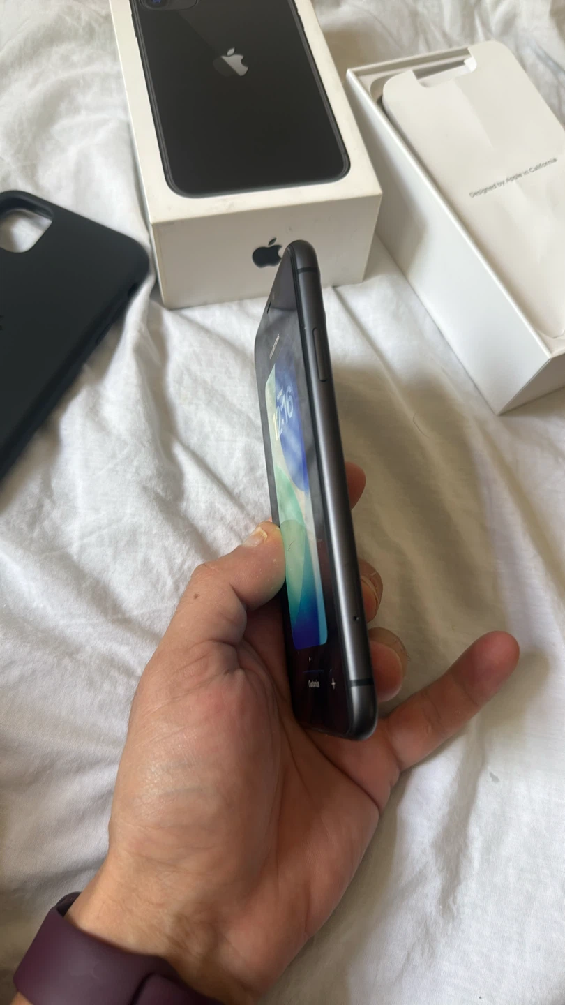 Apple iPhone 11 - Black - photo 4