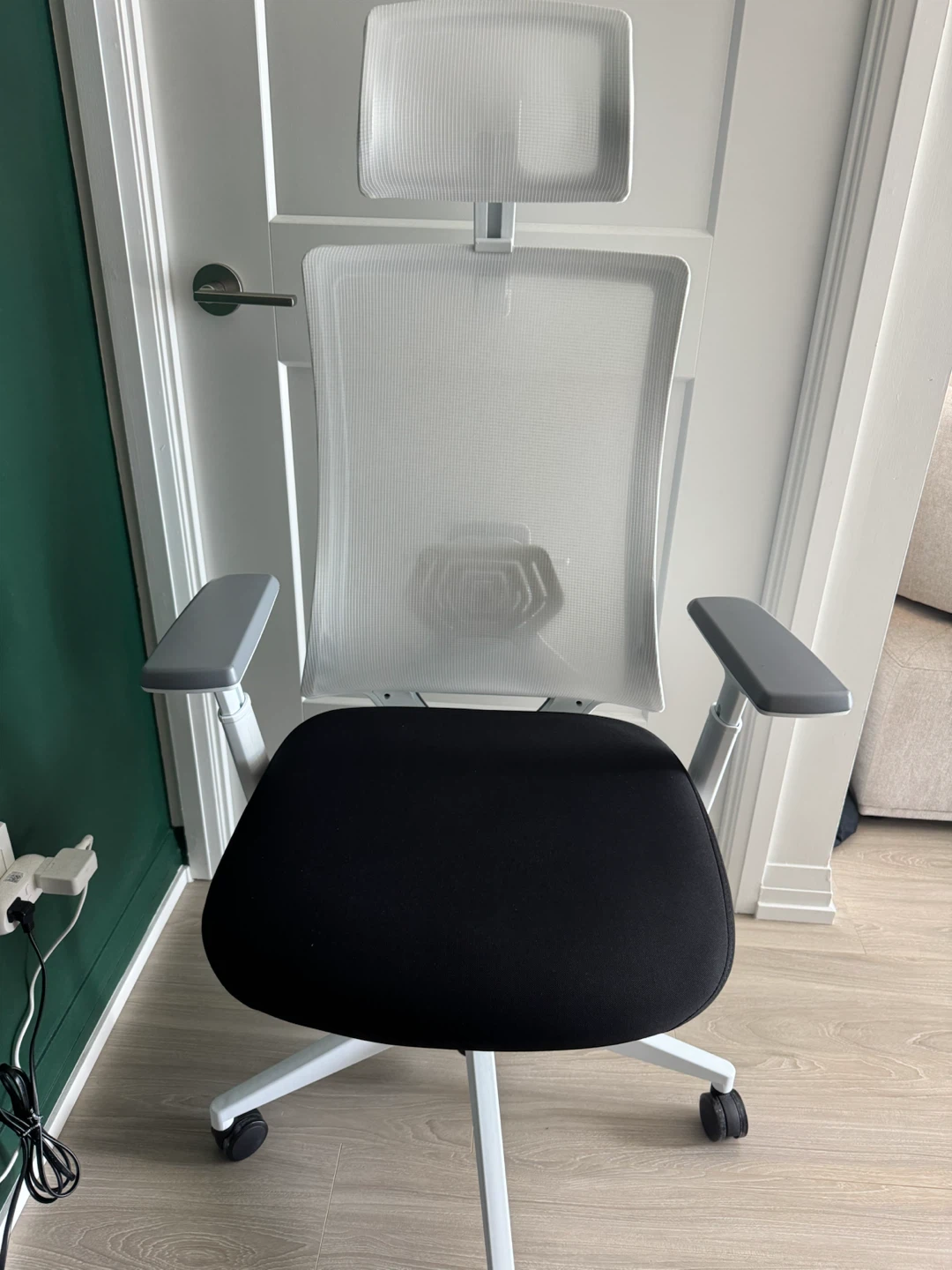Ergonomic Office Chair with Headrest - photo 2