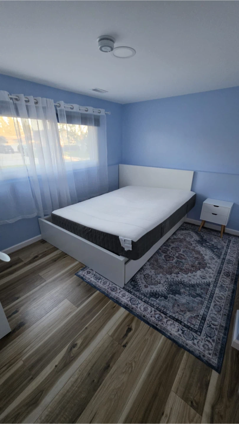 White Queen bed with mattress Nightstands 2 Drawers