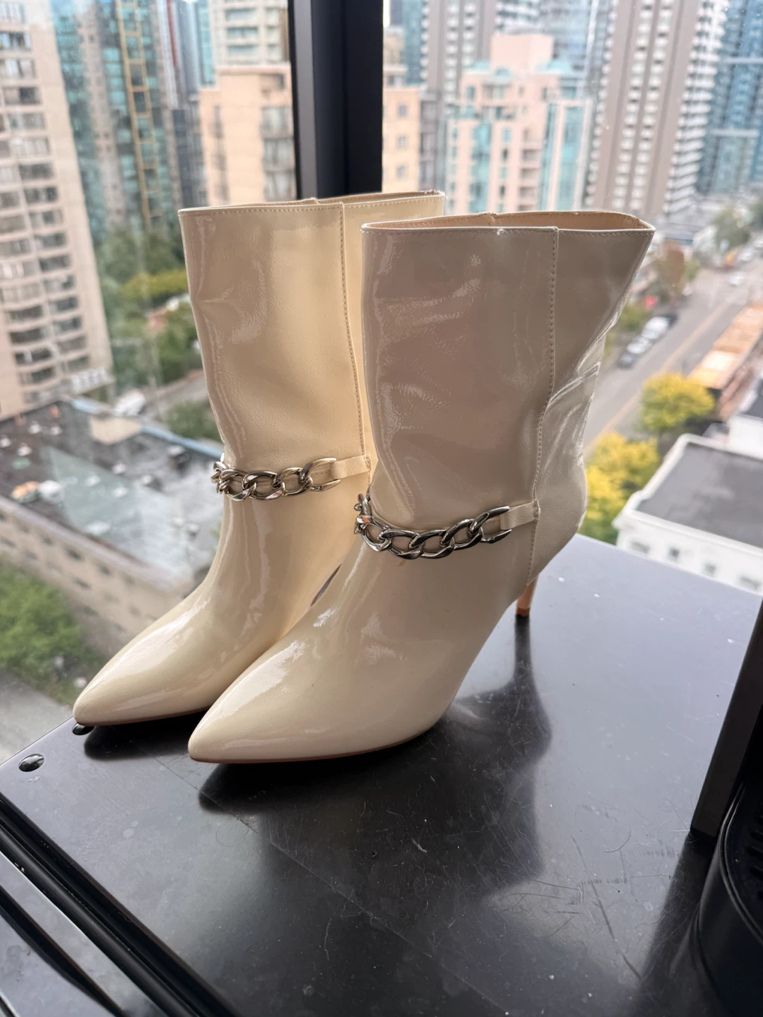 Cream Patent Leather Ankle Boots with Chain Detail Size 7.5 - photo 3