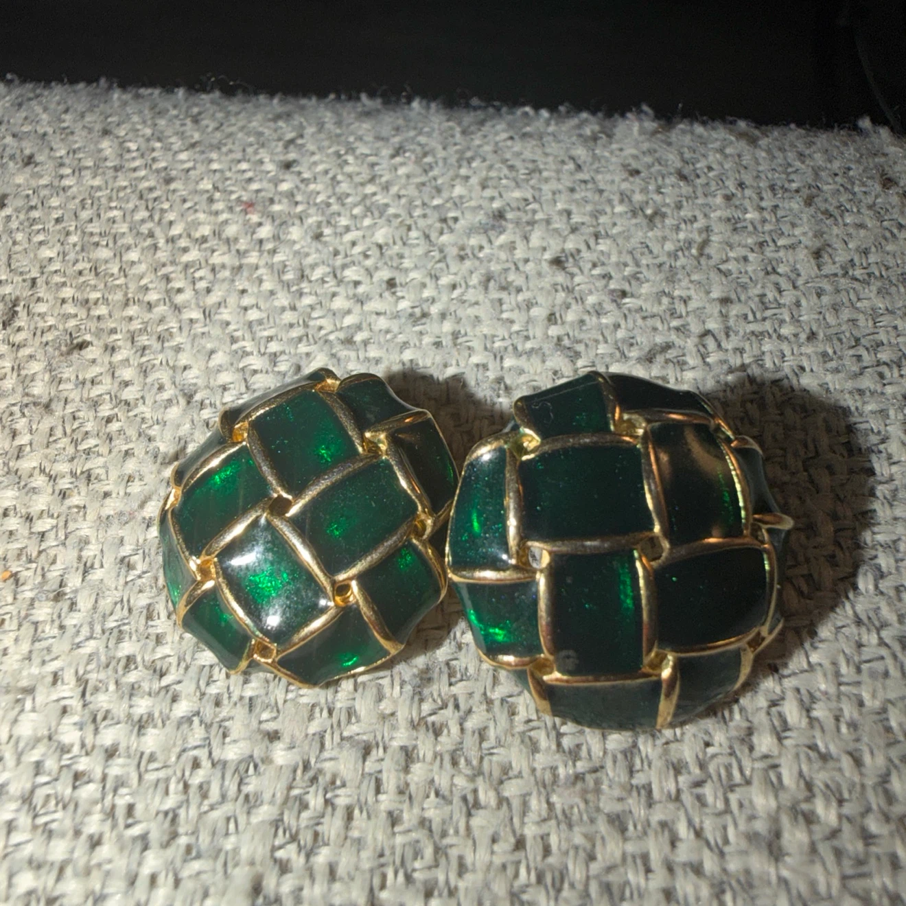 Vintage Gold Tone Green Enamel Clip-On Earrings - photo 2