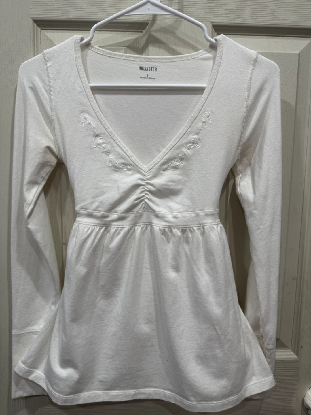 Hollister White Long Sleeve V-Neck Top Size S