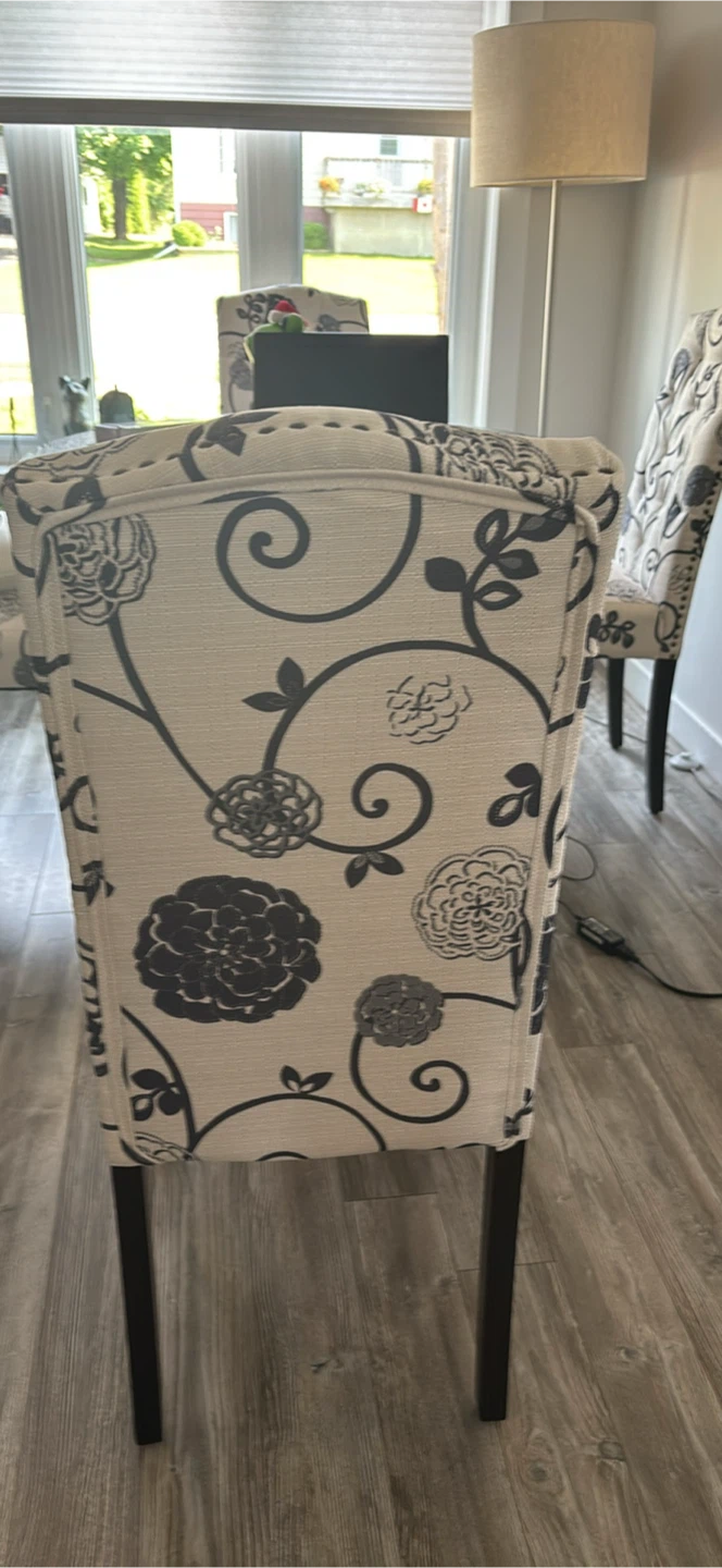 6 Accent Chair with Floral Pattern - photo 2