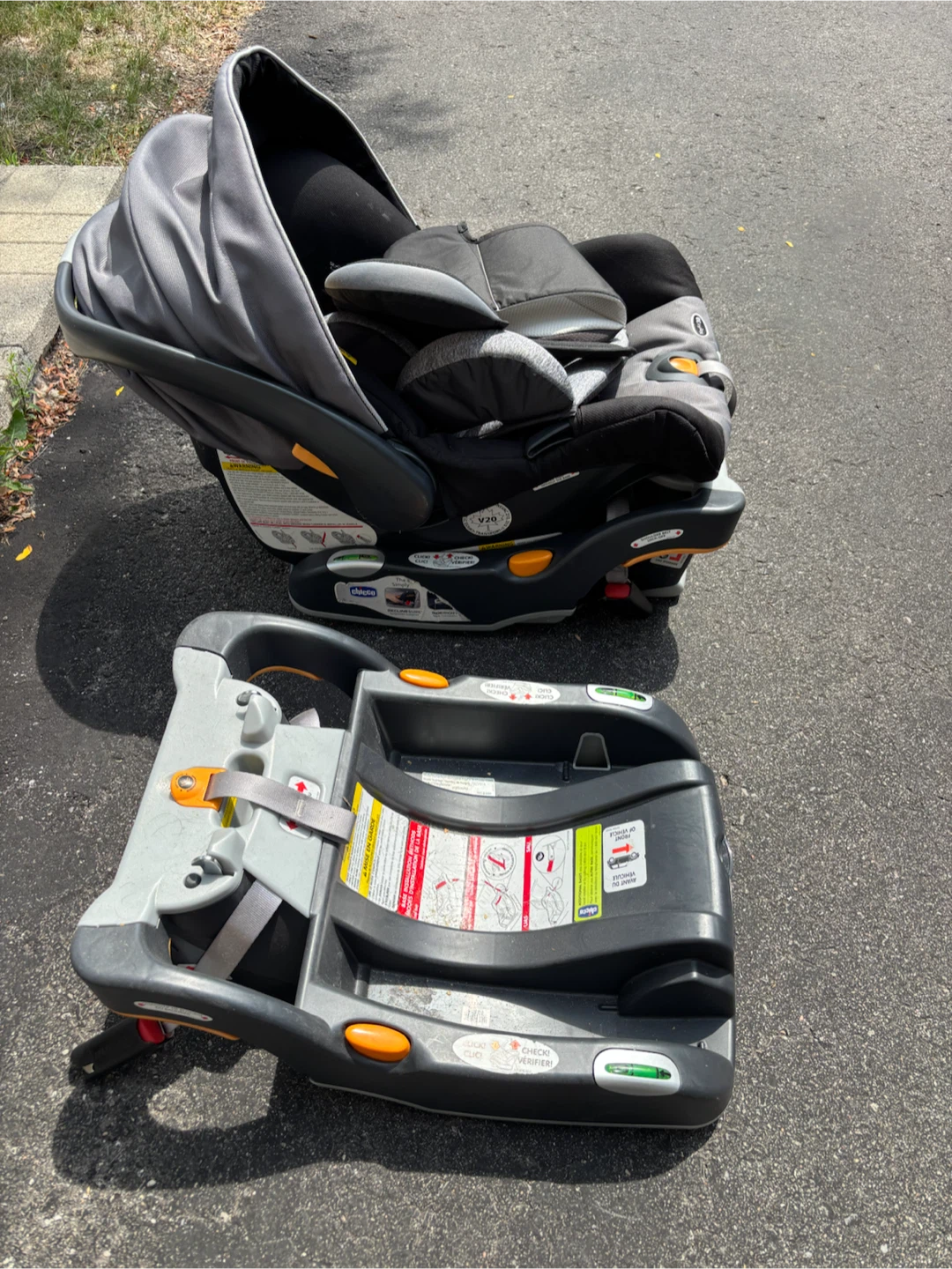 Chicco KeyFit 30 Infant Car Seat with 2 Bases