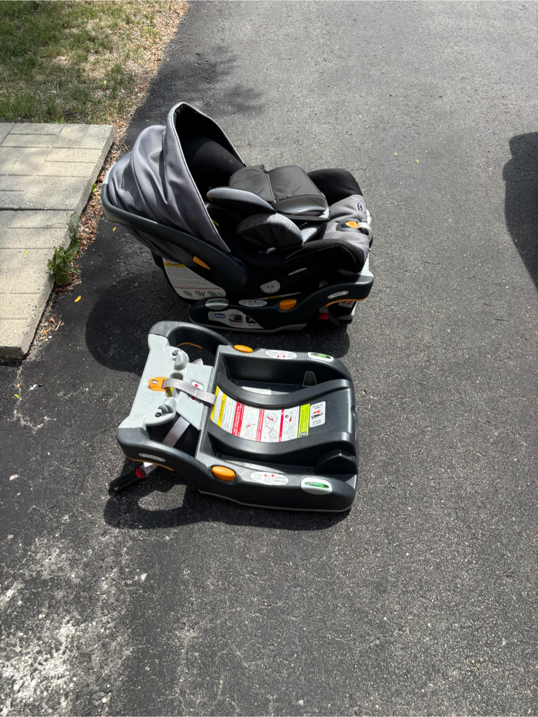 Chicco KeyFit 30 Infant Car Seat with 2 Bases - photo 2