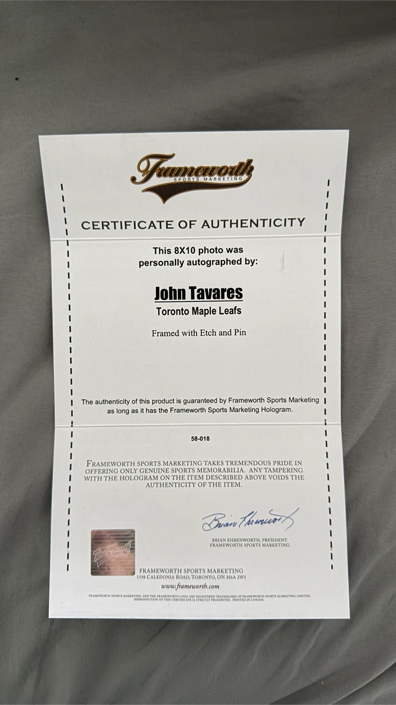 Framed John Tavares Autographed Photo Toronto Maple Leafs - photo 2