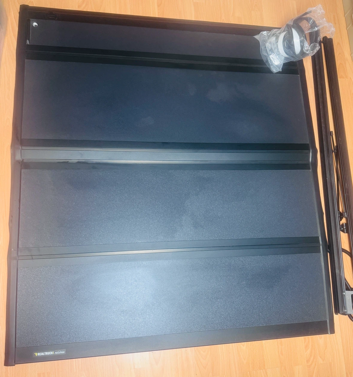 RealTruck Advantage Tonneau Cover for '23-26 colorado/canyon - photo 3