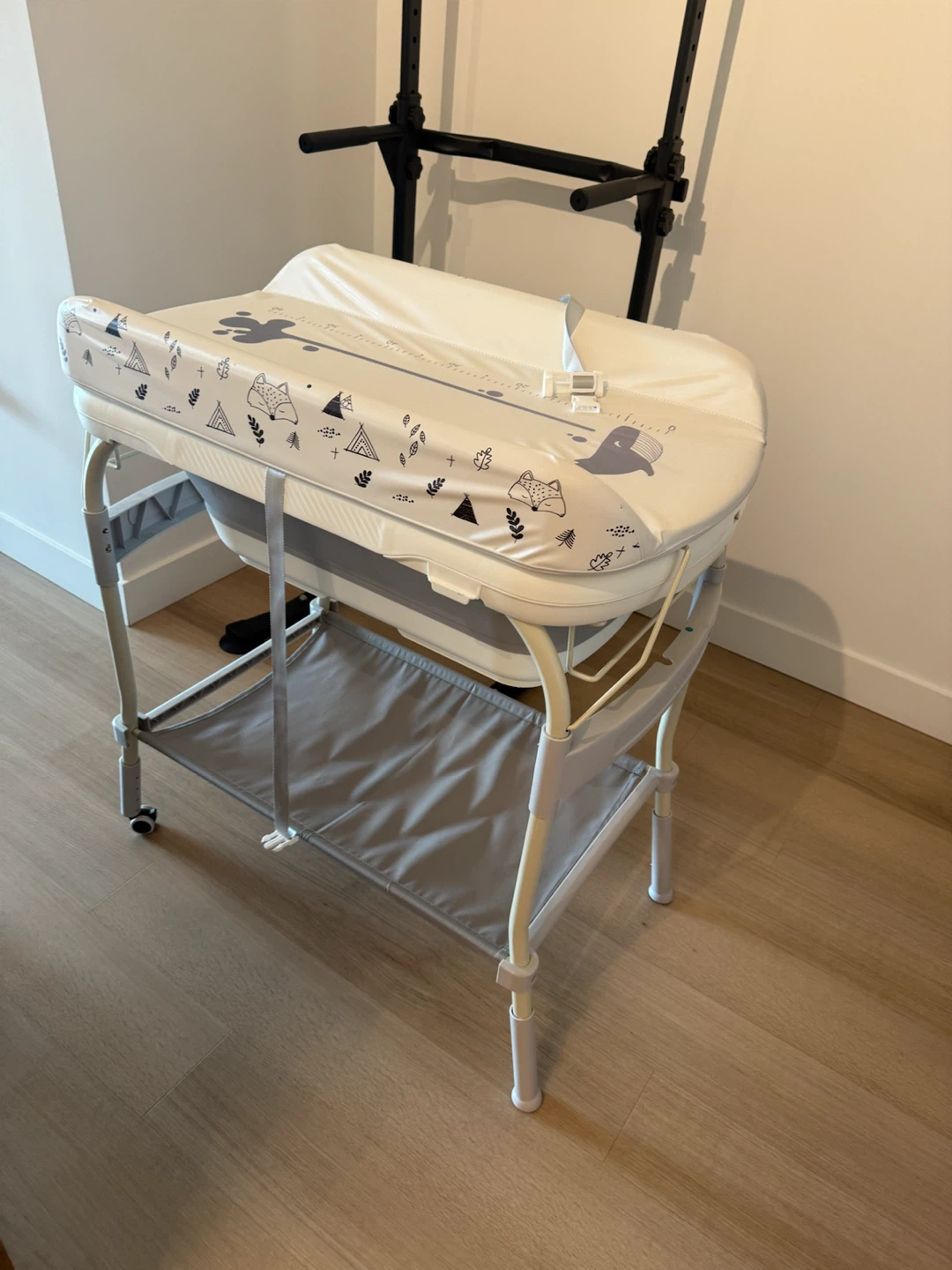 Baby Changing Table with Bathtub