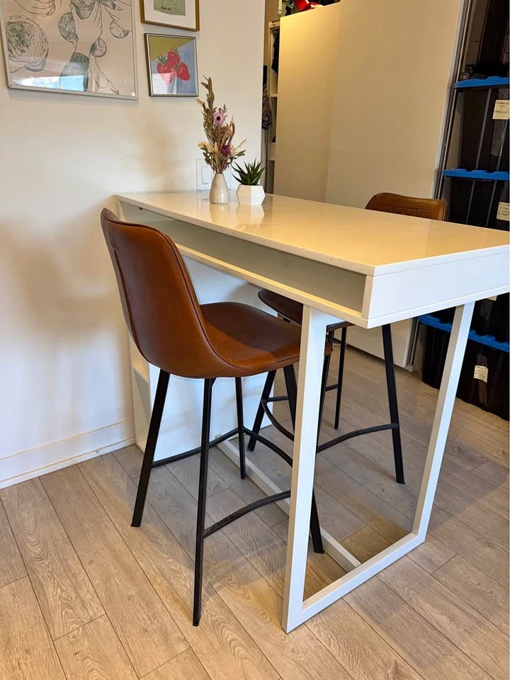 Kitchen counter / island